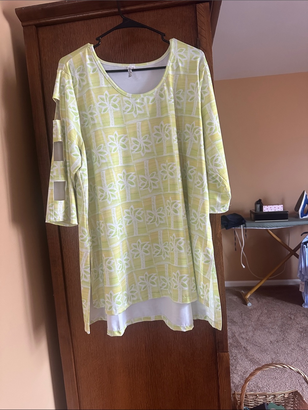 Florida boutique blouse worn 1 time. Made for the Florida sunshine